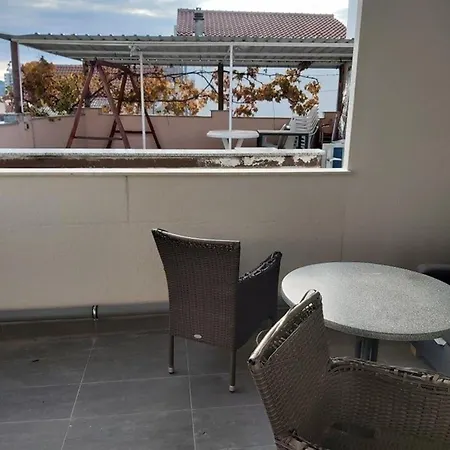 Apartment In Betina Mit Schoener Terrasse *
