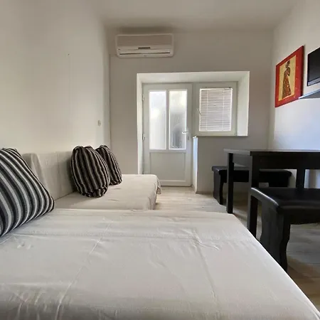 Apartment In Betina Mit Schoener Terrasse Vodice