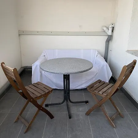 Apartment In Betina Mit Schoener Terrasse