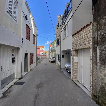 Apartment In Betina Mit Schoener Terrasse