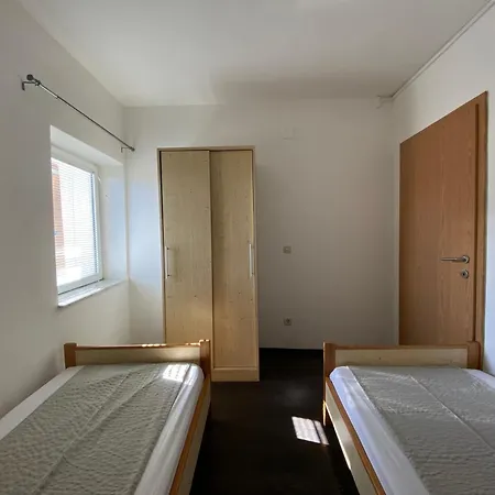 Apartment In Betina Mit Schoener Terrasse Vodice