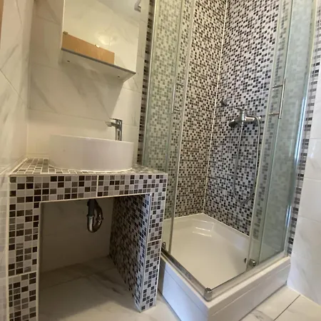 Apartment In Betina Mit Schoener Terrasse Vodice