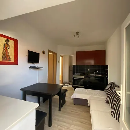 Apartment In Betina Mit Schoener Terrasse *