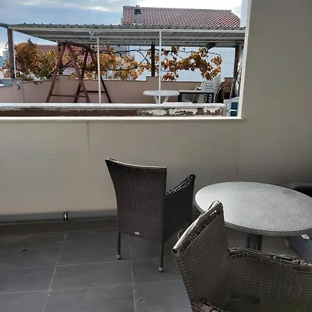 In Betina Mit Schoener Terrasse