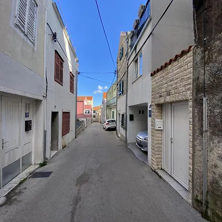 Apartment In Betina Mit Schoener Terrasse