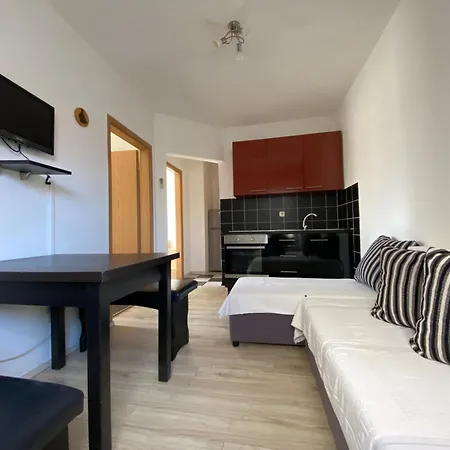 In Betina Mit Schoener Terrasse Apartment *